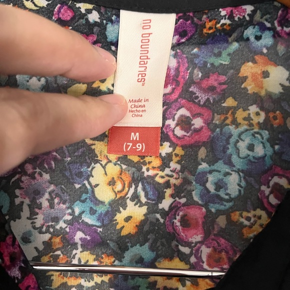 No Boundaries Floral Sleeveless Tops - Picture 5 of 6